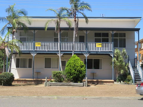 Cabenay 3 - VIEWS ACROSS THE PARK - Southport Accommodation 0