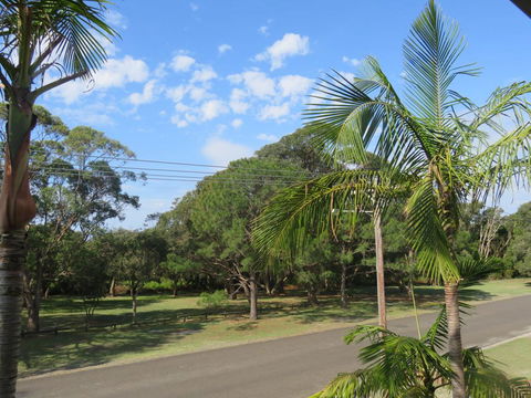 Cabenay 3 - VIEWS ACROSS THE PARK - Southport Accommodation 2