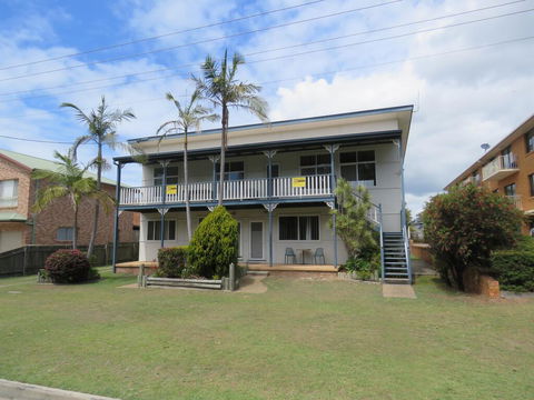 Cabenay 3 - VIEWS ACROSS THE PARK - Southport Accommodation 1