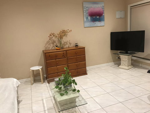 Cairnlea St Albans Townhouse - Southport Accommodation 0