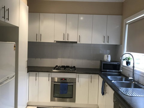 Cairnlea St Albans Townhouse - Southport Accommodation 2