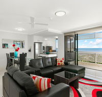 Cairns Luxury Seafront Apartment - Southport Accommodation
