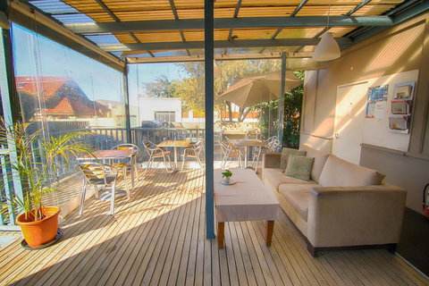 Cambridge Lodge - Southport Accommodation 0