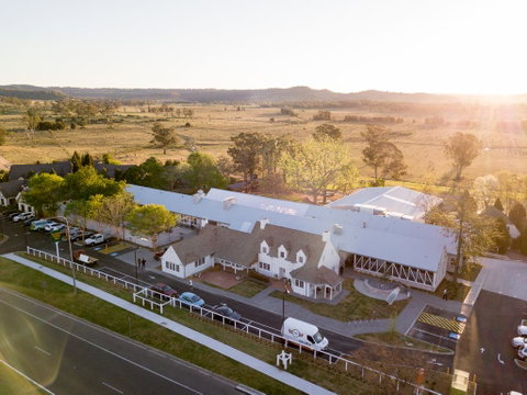 Camden Valley Inn - Southport Accommodation 0