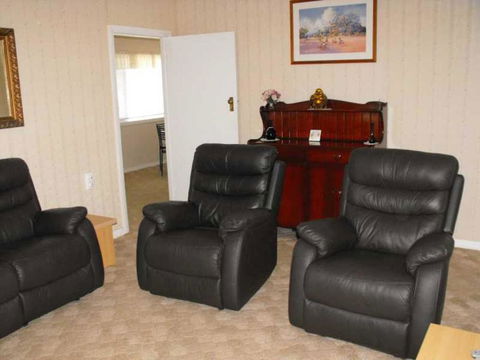 Camelot Cottage - Southport Accommodation 1