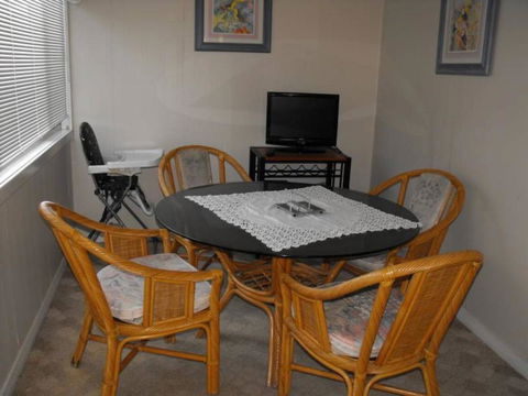 Camelot Cottage - Southport Accommodation 3