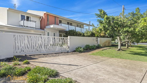 Campbell Cove - 60 Campbell Avenue - Southport Accommodation 3