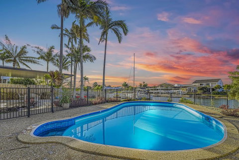 CANAL HOME NEAR MOOLOOLABA - Accommodation Southport 1