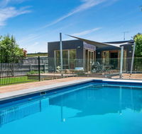 Canterbury Villa Family friendly home walk to beach and village pool - Southport Accommodation