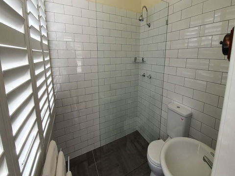 Canungra Hotel - Southport Accommodation 1