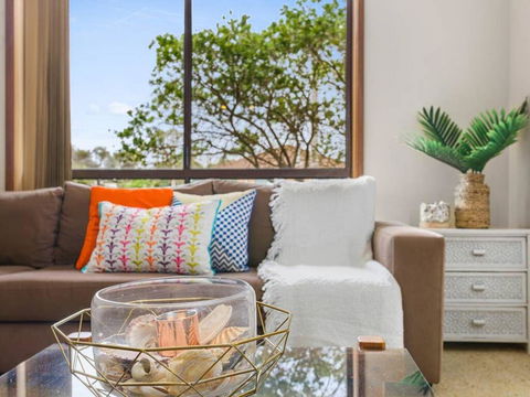 CAPEL Family Home, Large Yard, Close To Beach - Southport Accommodation 1