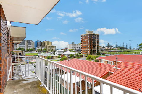 Capri Unit 9, 6 Gordon Street - Southport Accommodation 0