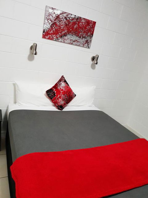 Capricorn Hotel - Southport Accommodation 1