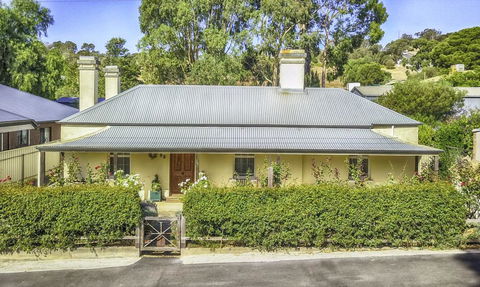 Captain Rodda's Cottage - Southport Accommodation 0