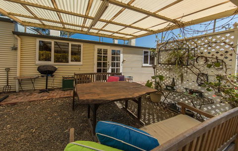 Captain Rodda's Cottage - Southport Accommodation 2