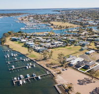 Captains Hideaway - Jetty Berth and Pet Friendly - Southport Accommodation