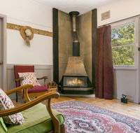 Carinya Cottage - Southport Accommodation