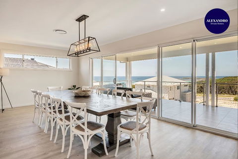 Casa Bel - Brand New Mansion - Min From Beach - Southport Accommodation 0
