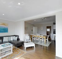 Casa Sorella - beachfront family home - Southport Accommodation