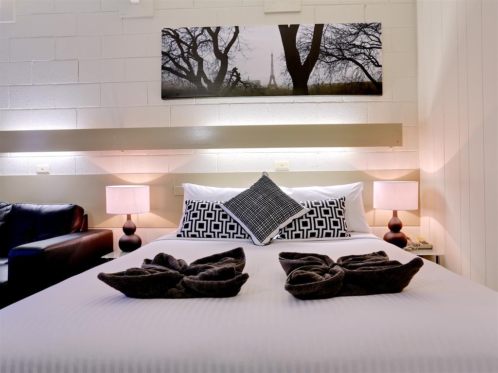 Longwood East VIC Southport Accommodation