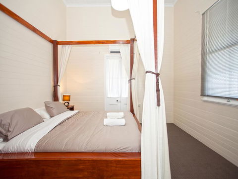 CBD Holiday Home - Southport Accommodation 2