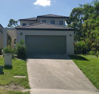Central Gold Coast Large Modern Elevated House - Southport Accommodation