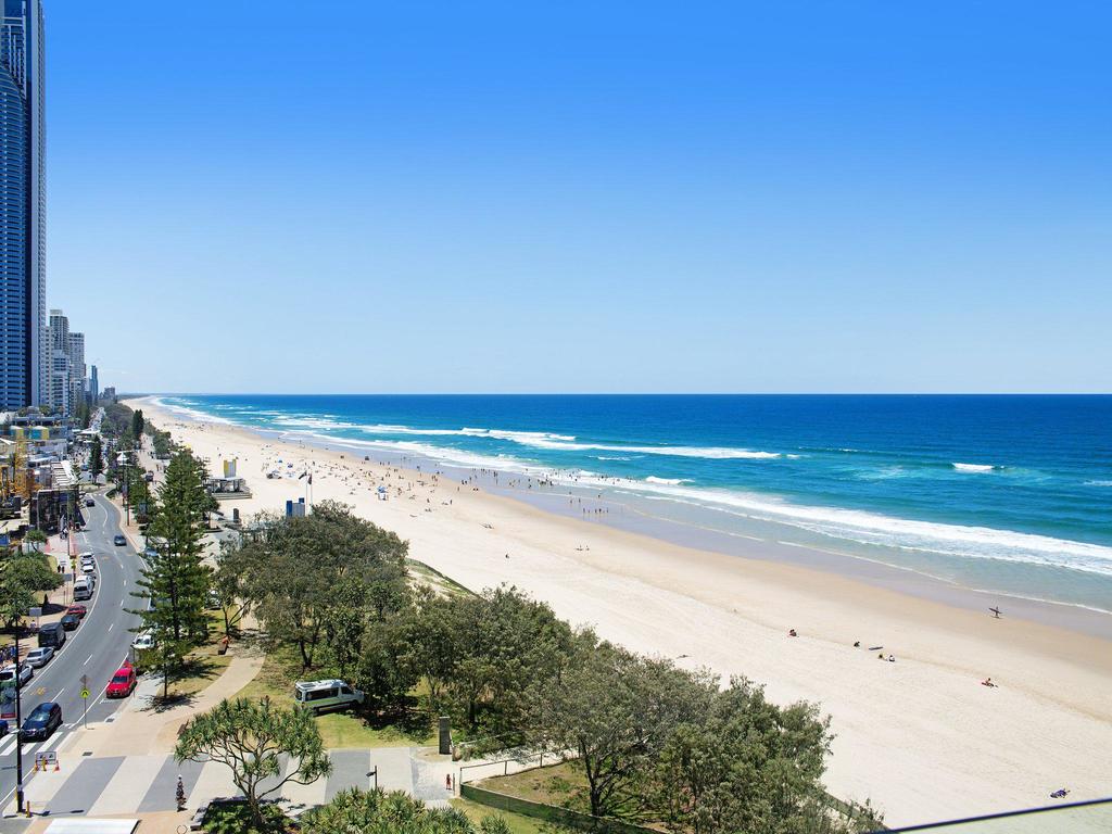 Central Surfers Paradise - Absolute Beachfront