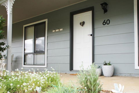 Charlottes Honor - River & Golf Cottage - Southport Accommodation 0