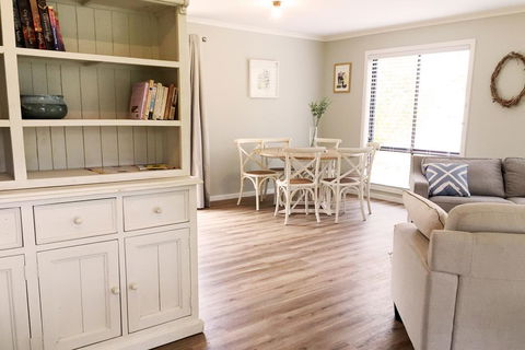 Charlottes Honor - River & Golf Cottage - Southport Accommodation 3