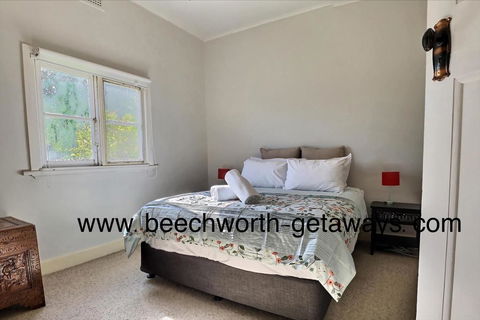 Cherry Blossom Cottage - Beechworth-Getaways - Southport Accommodation 3