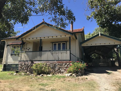 Cherry Blossom Cottage - Beechworth-Getaways - Southport Accommodation 0