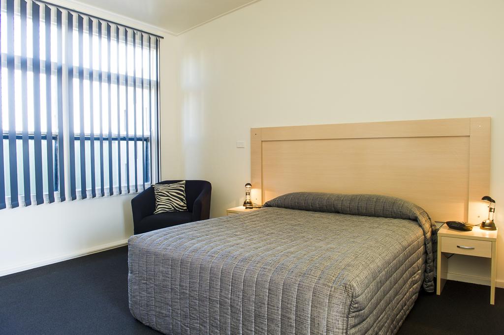 Weedallion NSW Southport Accommodation
