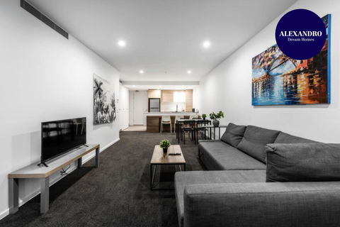 CITY APARTMENT And FREE CITY TOUR BUS NEARBY - Southport Accommodation 0