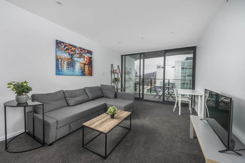 CITY APARTMENT And FREE CITY TOUR BUS NEARBY - Southport Accommodation 2