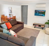 City Center - Modern 2-Bedroom Apartment - Southport Accommodation