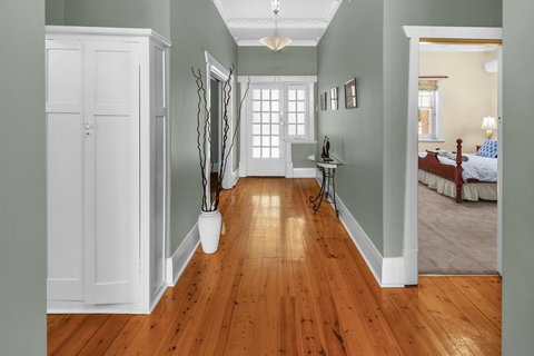 City To Beach - Free WIFI - Free 3 Car Parking - Great Location - Southport Accommodation 1