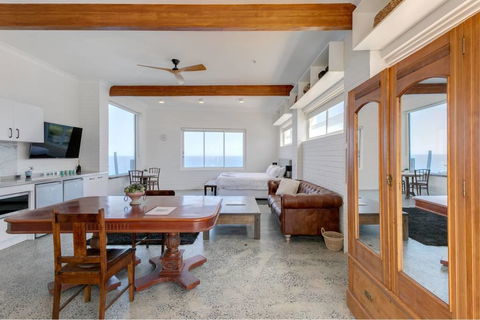 CLIFFSIDE: BONDI BEACH - Southport Accommodation 1