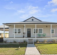 Cloverdale Cottage - Southport Accommodation