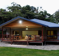 Coconut Beach House - Southport Accommodation