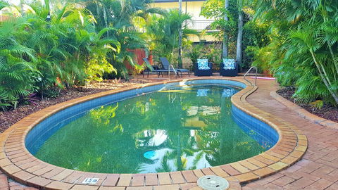 Coconut Grove Holiday Apartments - Southport Accommodation 0