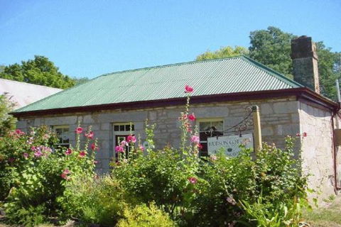 Colonial Cottages Of Ross - Southport Accommodation 2