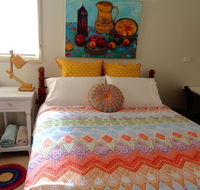 Colourful creative Artist house Glen Waverley - Southport Accommodation