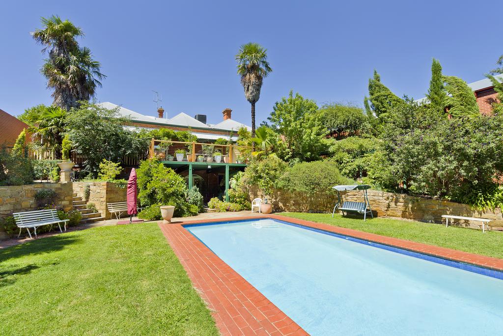 Logan VIC Southport Accommodation