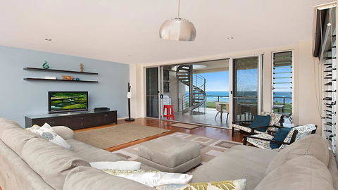 Costa Del Sol - WiFi And Austar - Southport Accommodation 2