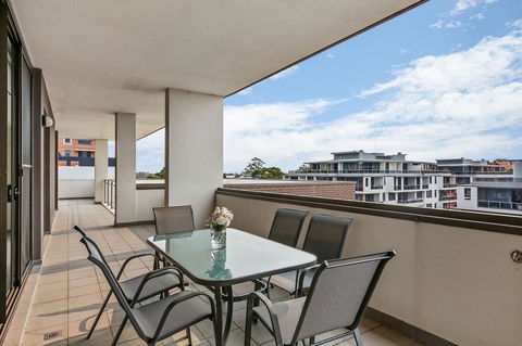 Cosy 3BR Penthouse Close To Westfield And Train - Southport Accommodation 2