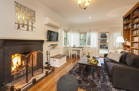 Cottage In The Forest - Southport Accommodation 0