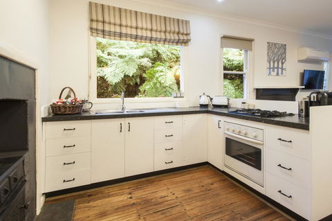 Cottage In The Forest - Southport Accommodation 3