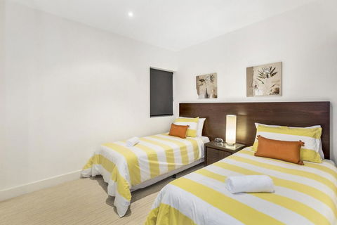 COTTON BEACH APARTMENT 33 WITH POOL VIEWS - Southport Accommodation 3