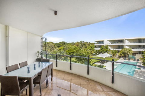 COTTON BEACH APARTMENT 33 WITH POOL VIEWS - Southport Accommodation 2