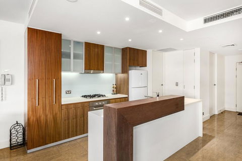 COTTON BEACH APARTMENT 33 WITH POOL VIEWS - Southport Accommodation 1